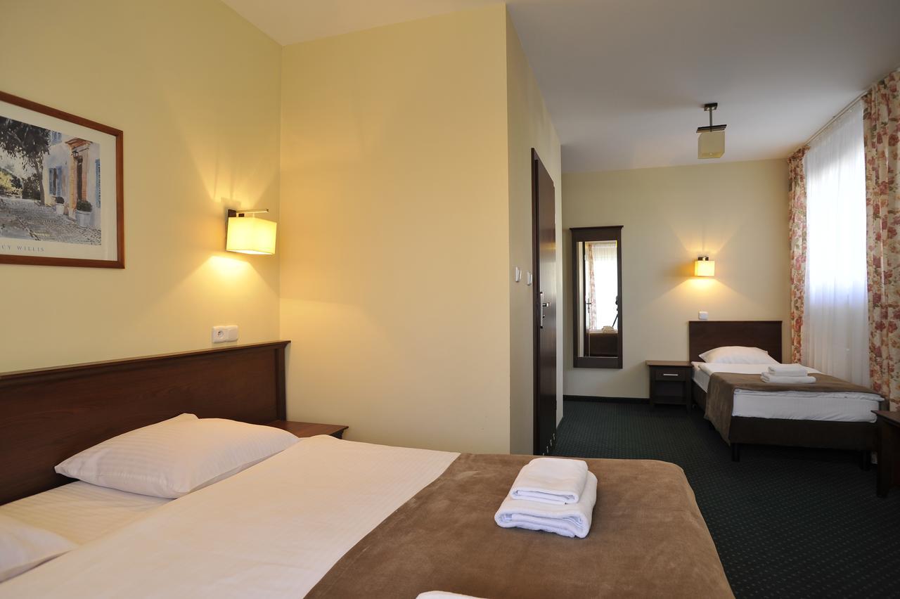 Hotel Lotos Woskrzenice Duze Exterior photo