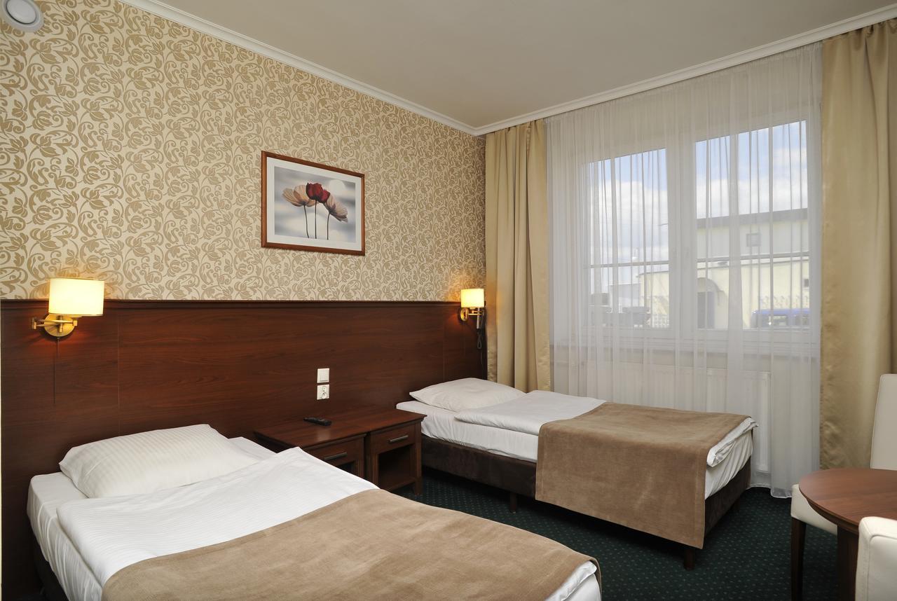 Hotel Lotos Woskrzenice Duze Exterior photo